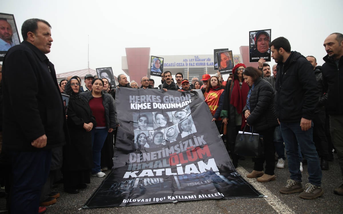 Kocaeli'de 7 kişinin öldüğü fabrika yangını davası başladı