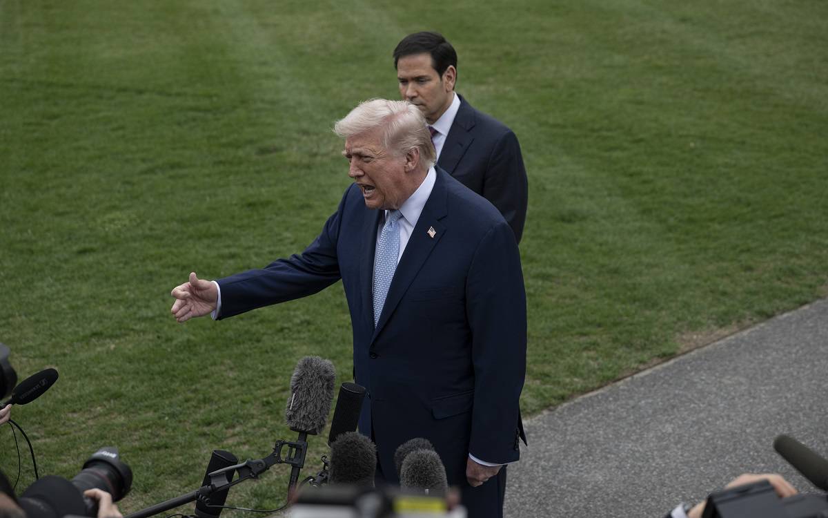 Trump İran'ın enerji santrallerine saldırı tehditlerini beş gün erteledi