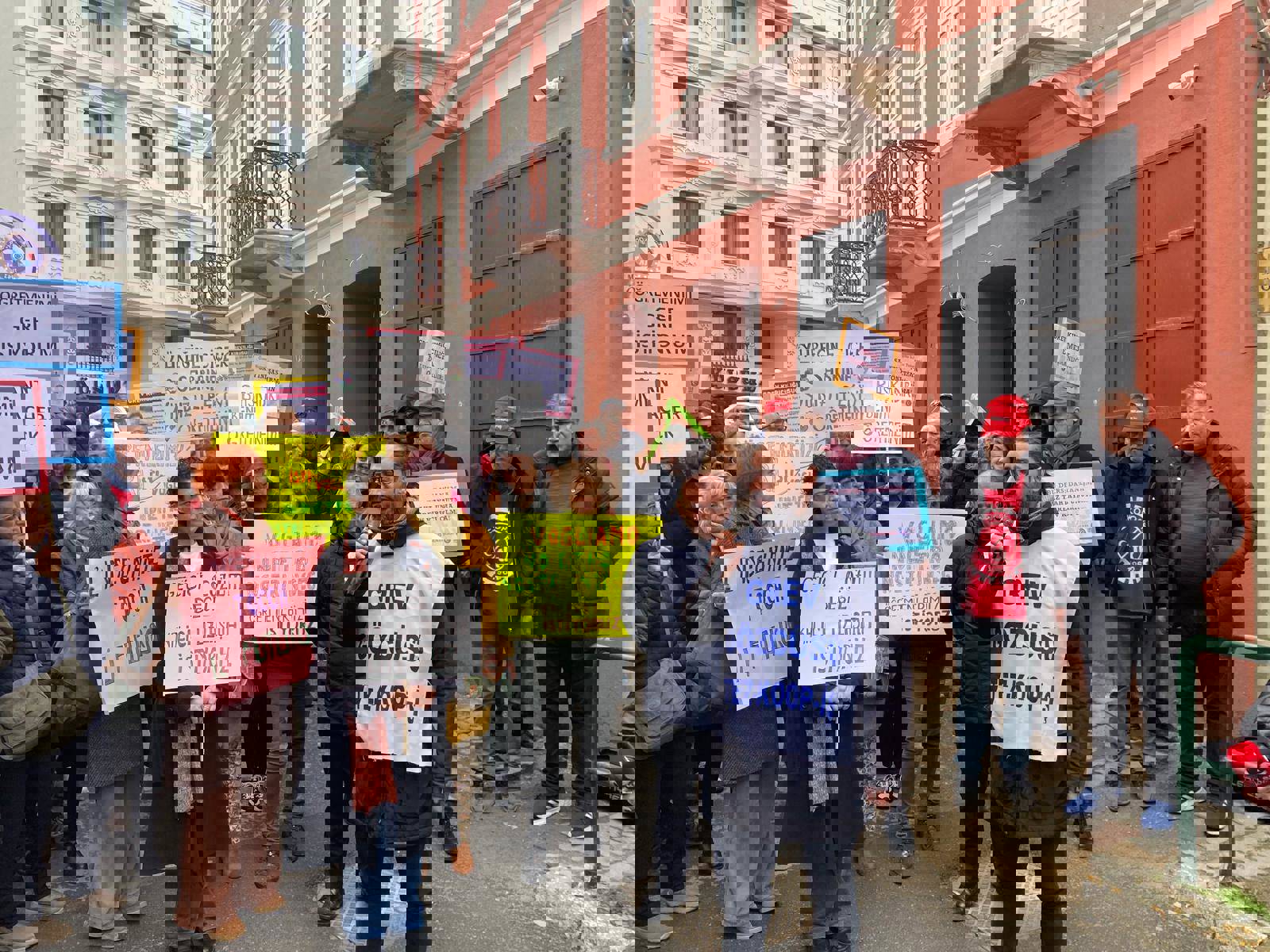 Ministry appoints 'strike breakers' at İstanbul Italian high school