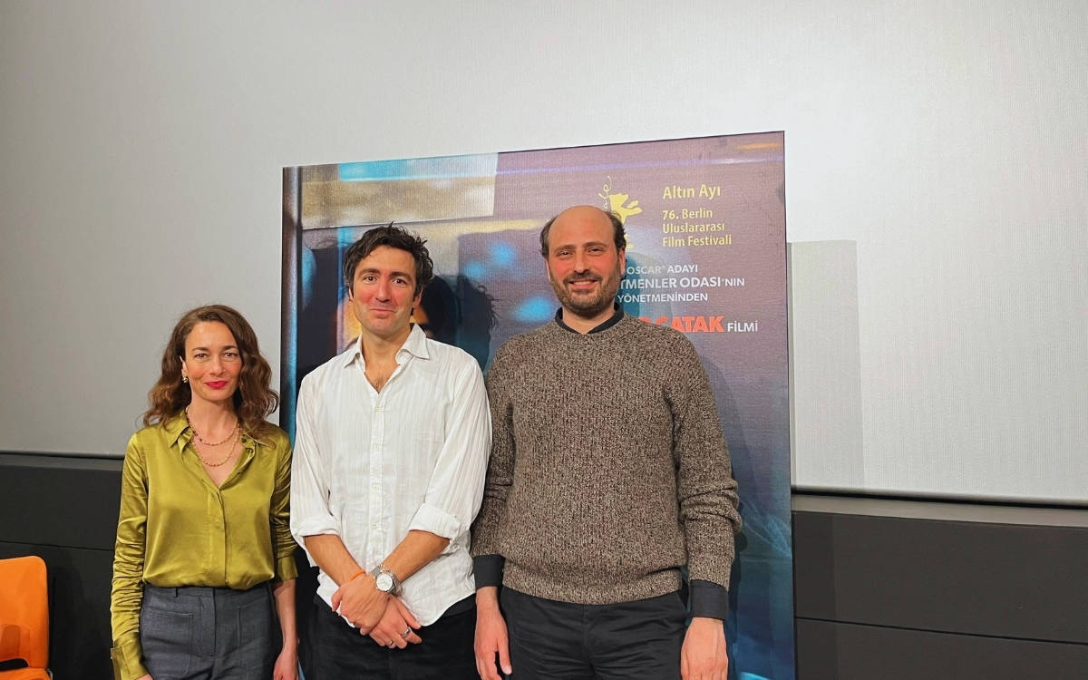 Sessiz direnişin ve ilişkilerin evrensel hikâyesi: Sarı Zarflar