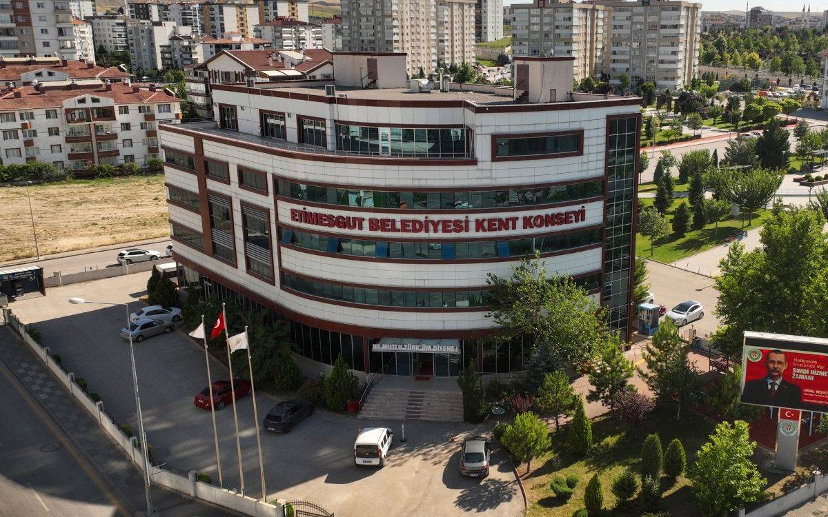 Etimesgut’ta zimmet iddiası: Belediye yöneticileri gözaltına alındı