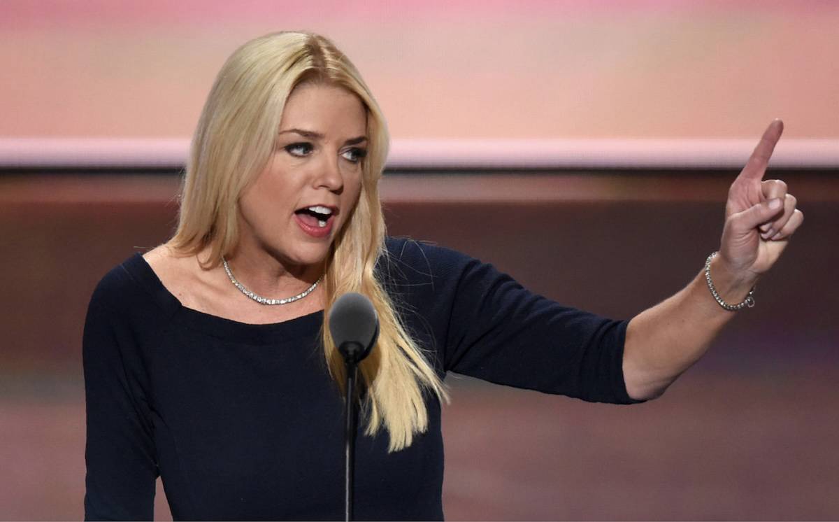 Donald Trump Adalet Bakanı Pam Bondi'yi de görevden aldı