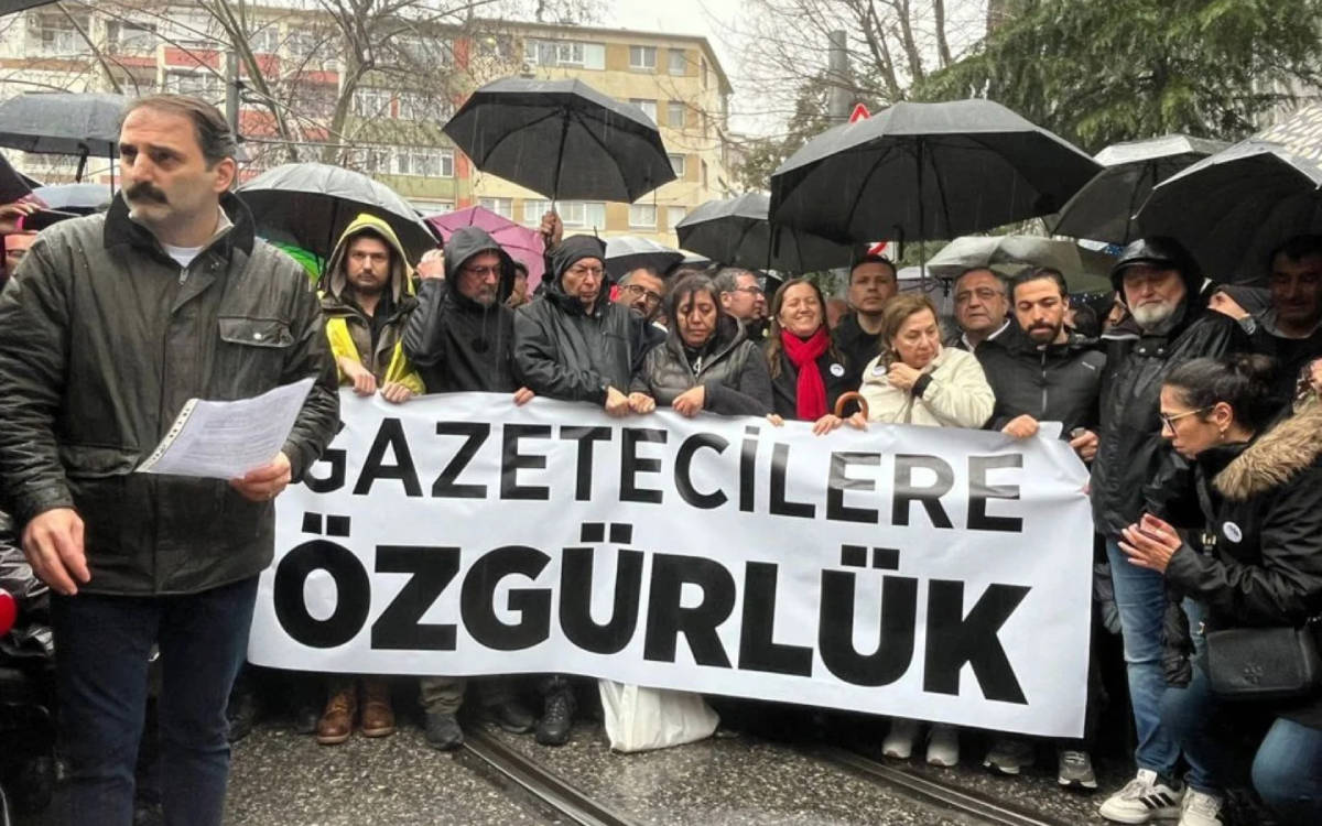 Gazetecilere çok boyutlu baskı
