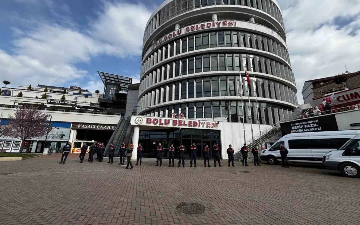 Bolu Belediyesi’ne operasyon: 3 kişi adli kontrolle serbest bırakıldı