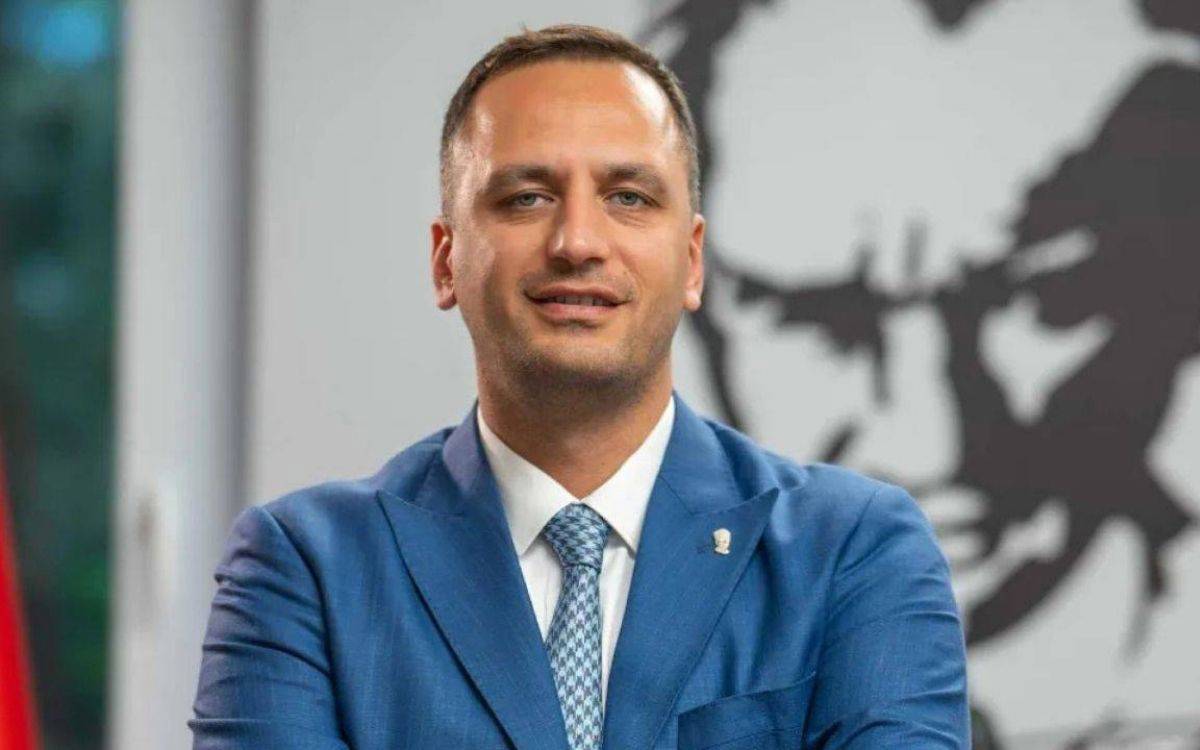 Bornova Belediye Başkanı Ömer Eşki dahil 4 kişi gözaltında