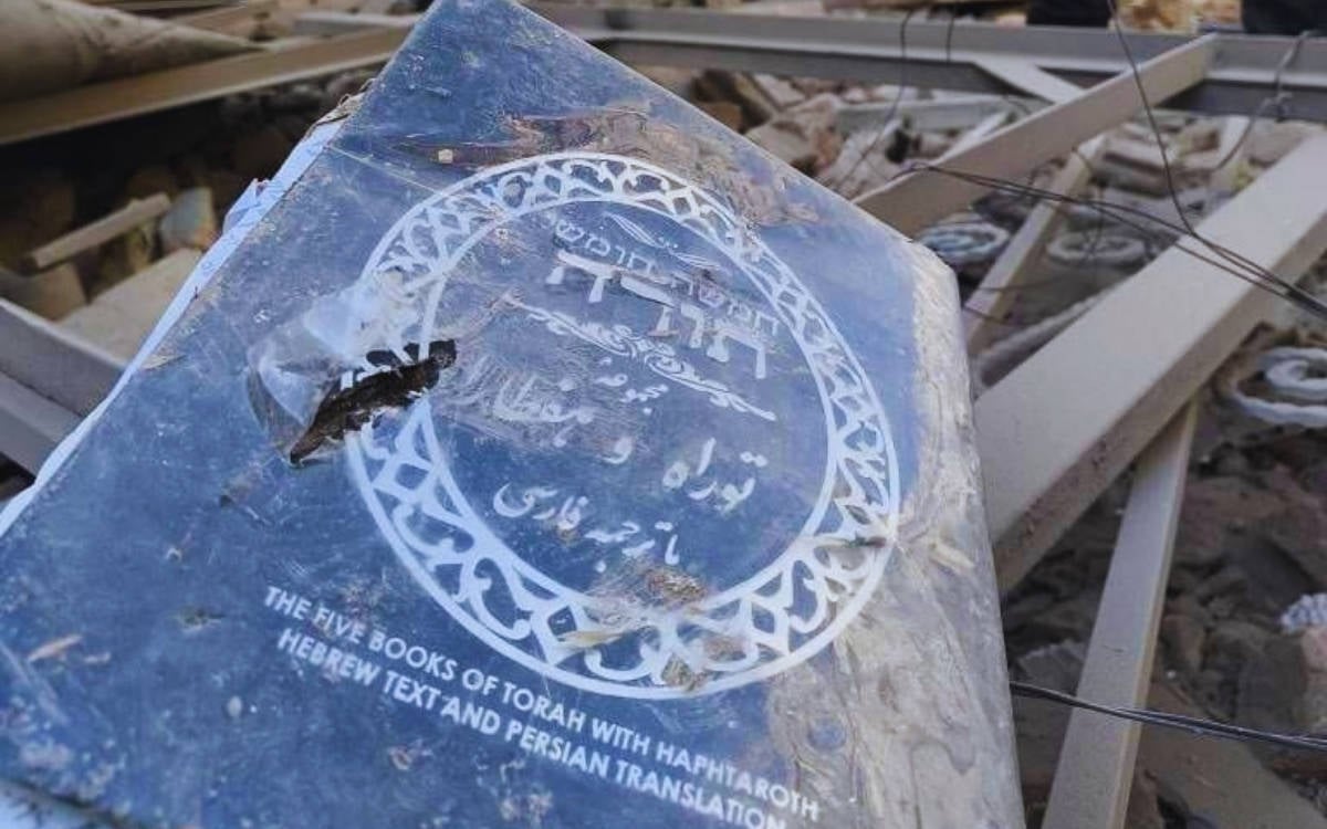 Tahran’daki Rafi Niya Sinagogu İsrail’in saldırılarında tamamen yıkıldı