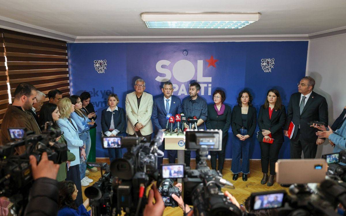 Özel, SOL Partiyi ziyaret etti: Anayasanın bazı maddeleri uygulanıp bazıları yok sayılıyor