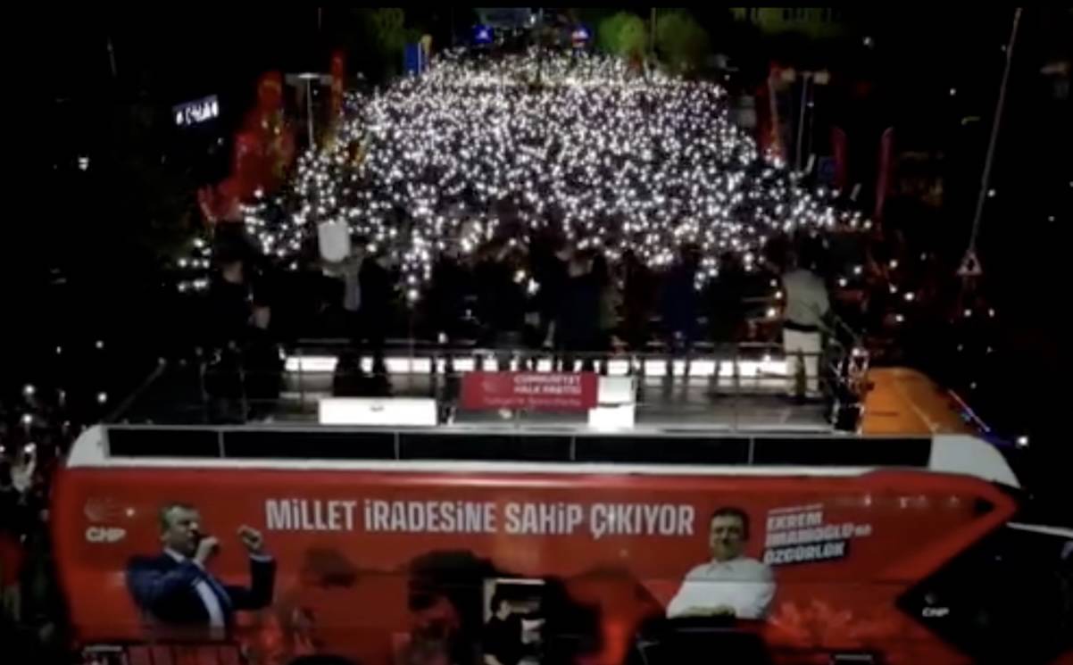 CHP Ataşehir'de Belediye Başkanı'na sahip çıkıyor