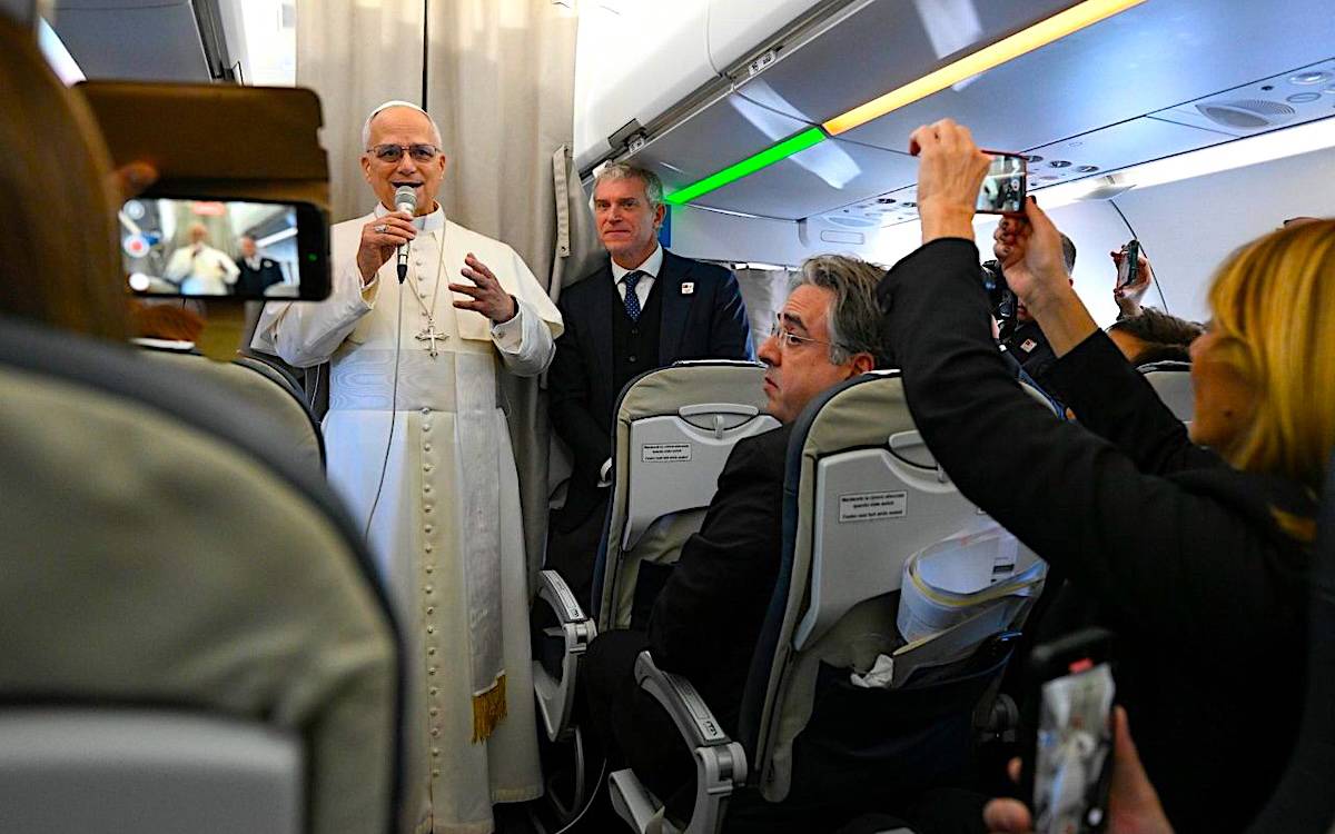 Papa XIV. Leo: "İran'ın protestocuları öldürmesini kınıyorum ama savaştan yana olamam"