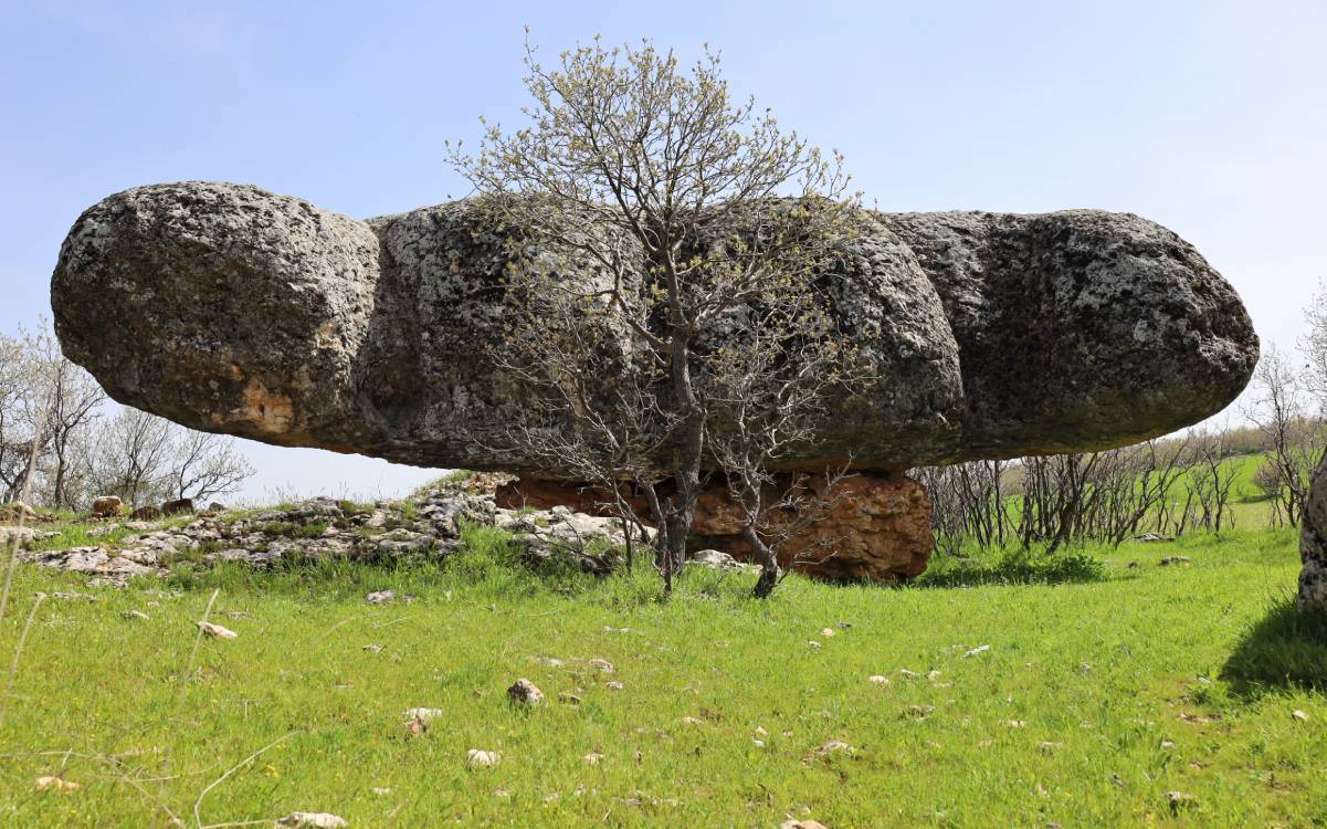 Li Gêlê şûnwarên kevnar û kevirên li hewa!