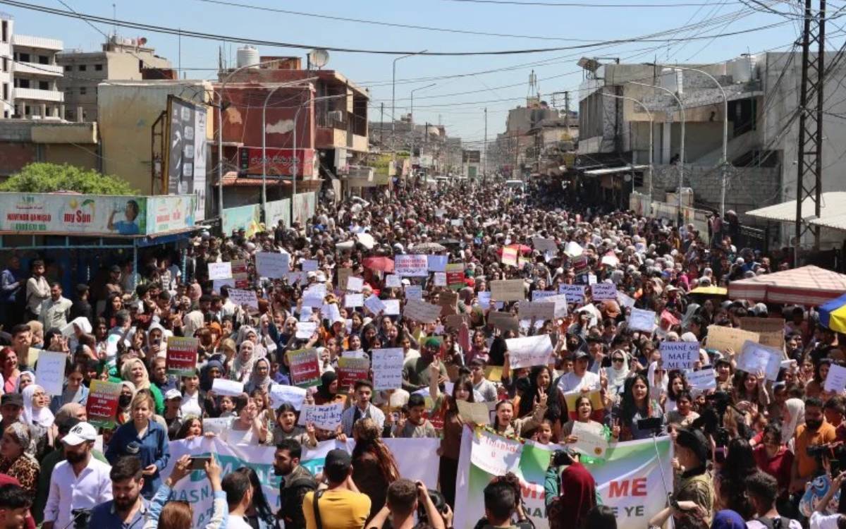 Li Qamişloyê meşa ji bo kurdî: Em doza mafê xwe yê rewa dikin