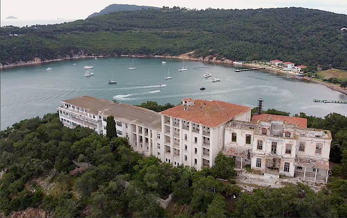 Heybeliada Sanatoryumu tekrar Diyanet'e dönüyor, Adalar Belediyesi dava açacak