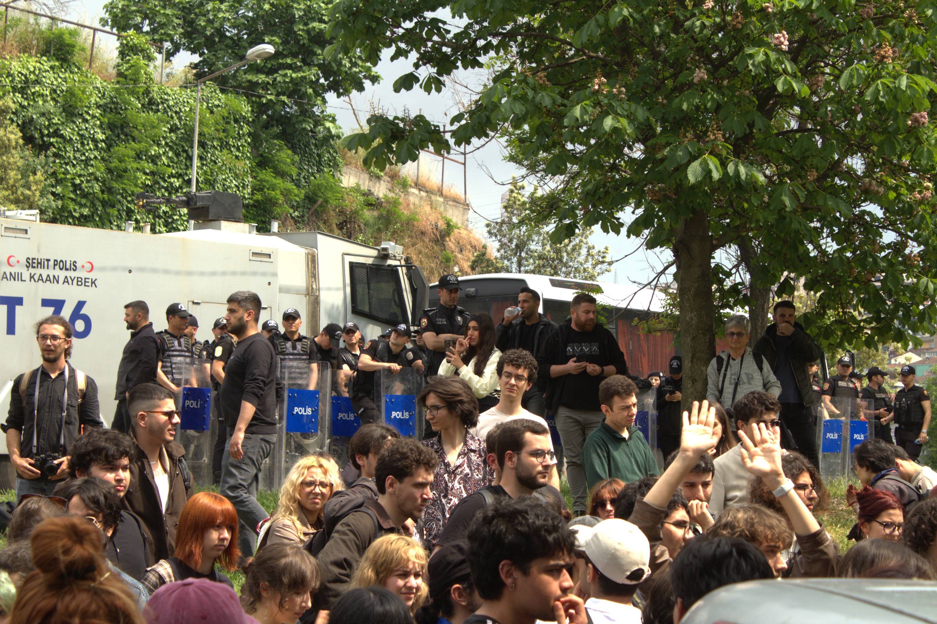 Several detained at İstanbul Bilgi University as students protest closure