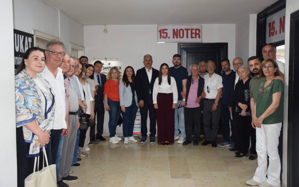 Özgür Özel olağanüstü kurultay için yeterli imzayı topladı