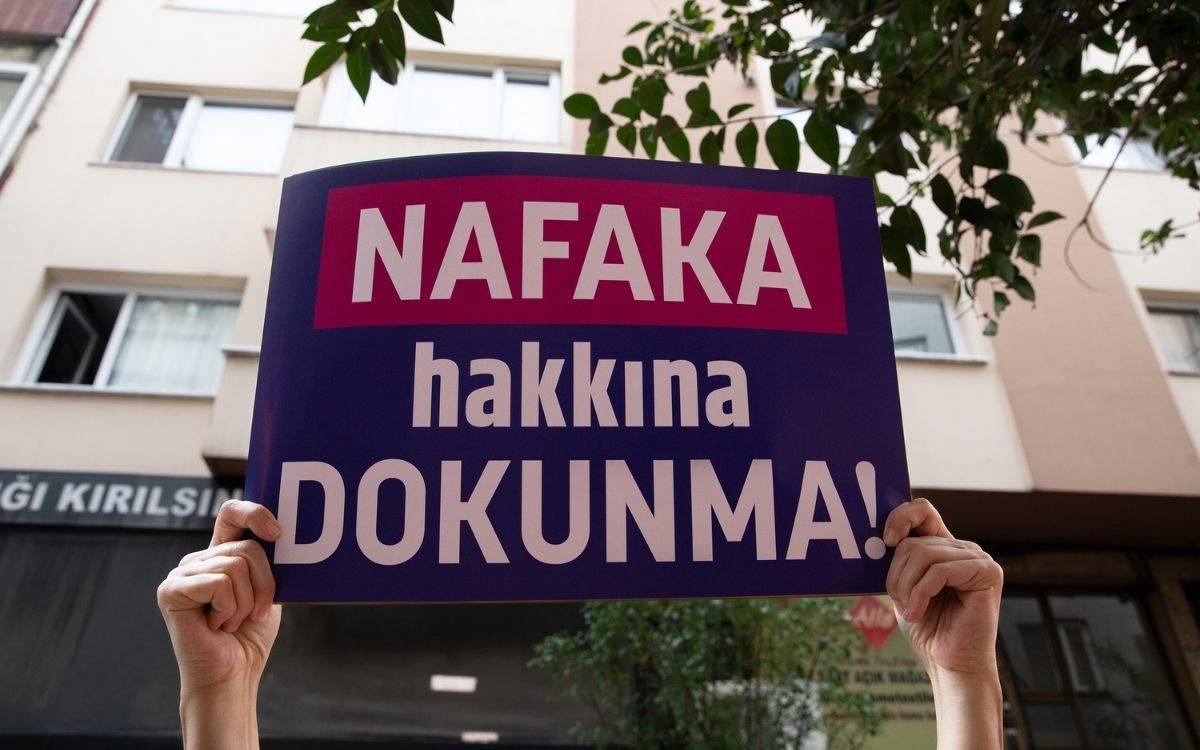 AYM, süresiz nafaka düzenlemesini iptal etti, kadınlardan tepki yağıyor