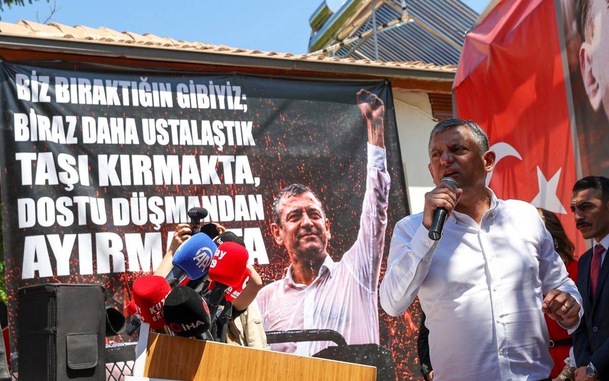 Özel’den Tekke’de sandık çağrısı: “Beni seven sandığa koşsun, Barış'ı seçsin”