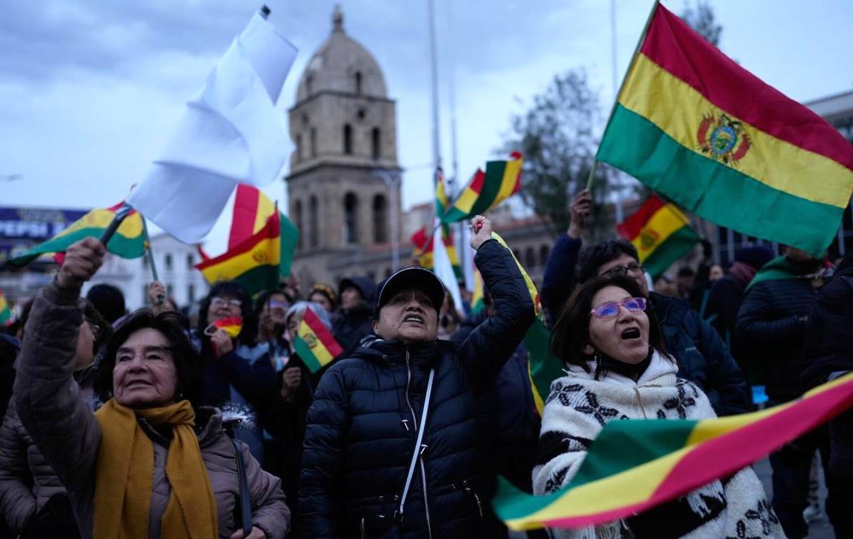 Bolivya: Hükümet protestocuların üzerine orduyu sürmeye hazırlanıyor: İstisna Yasası geçti