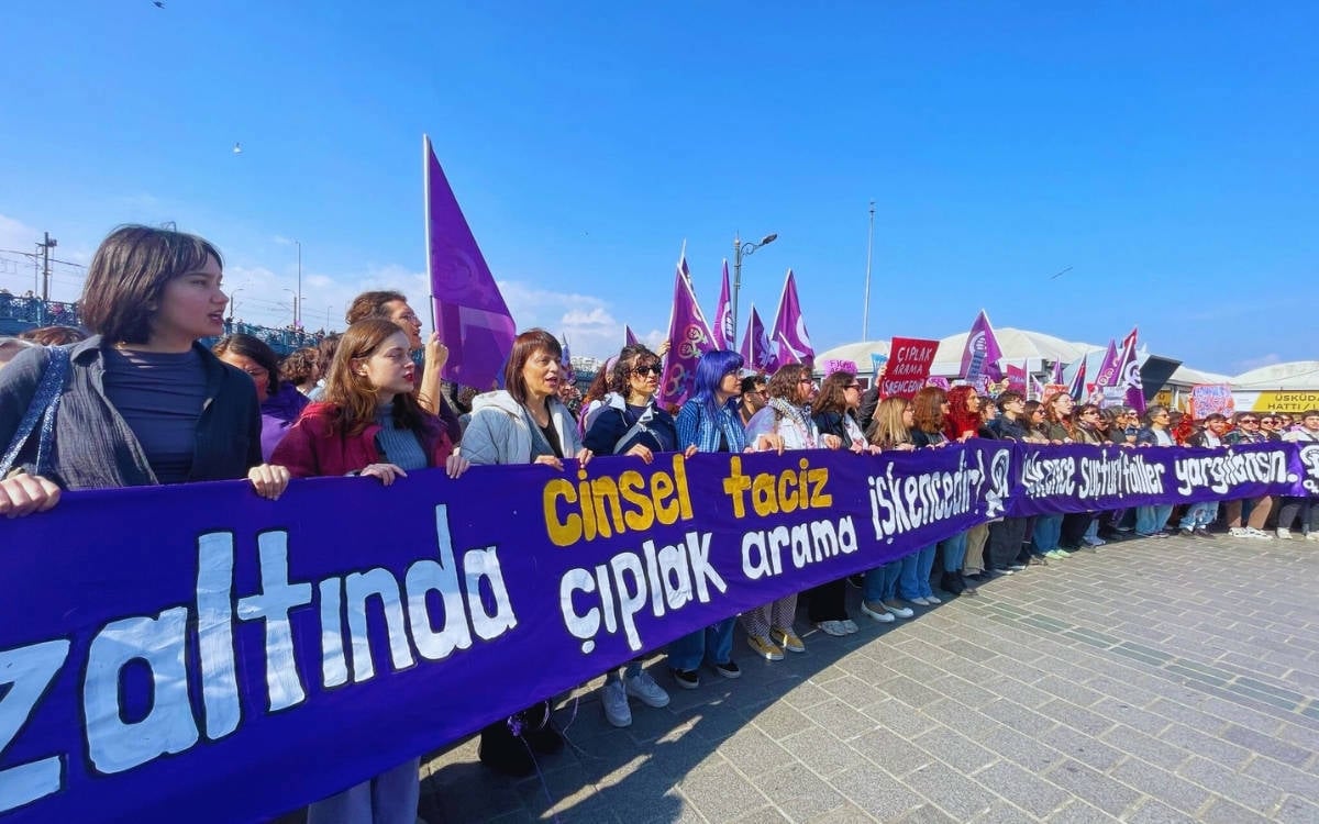 Aralık Feminist Kolektif: “Çıplak arama cinsel işkencedir”