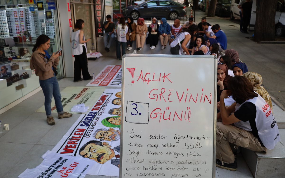 Açlık grevindeki öğretmen: 11 yıllık öğretmenim, 40 bin lira maaşla geçinemiyorum