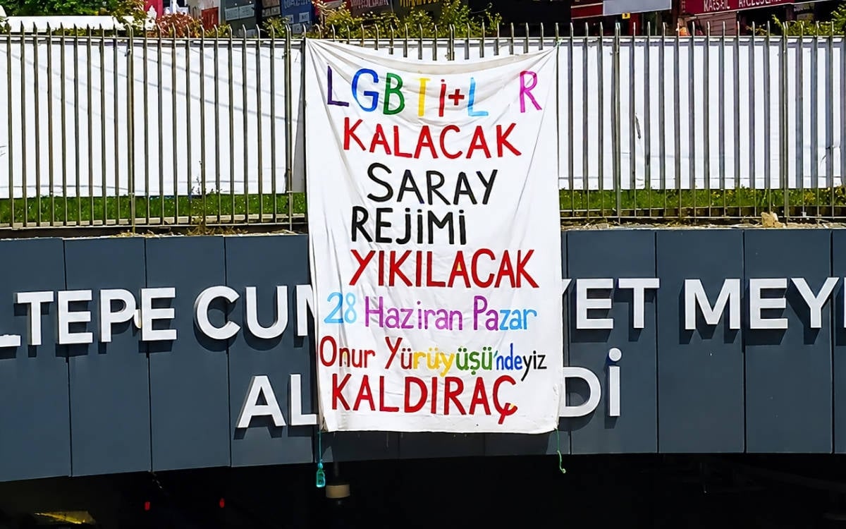 Sosyalistlerin Onur Yürüyüşü pankartına “Cumhurbaşkanına hakaret”ten adli kontrol