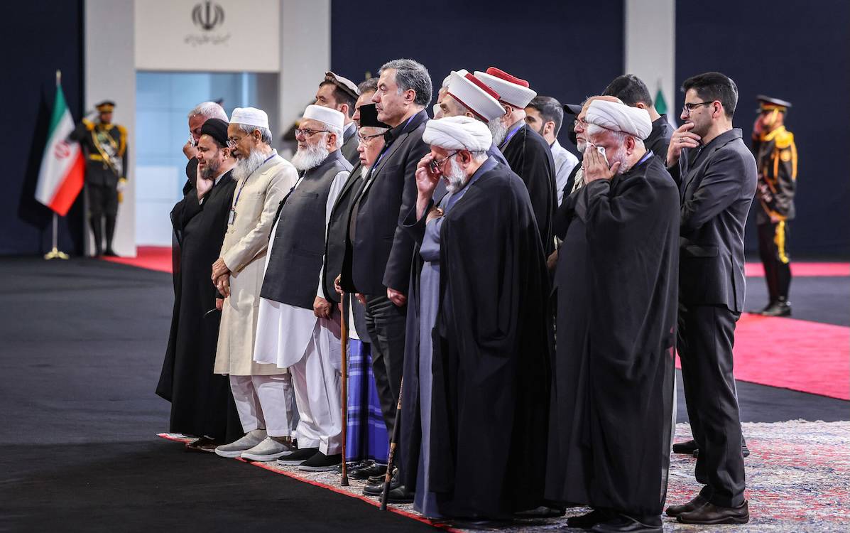 İran: Hamaney'in cenaze töreni bir yas ve güç gösterisi halinde altı günde Tahran'dan Meşhed'e uzanacak