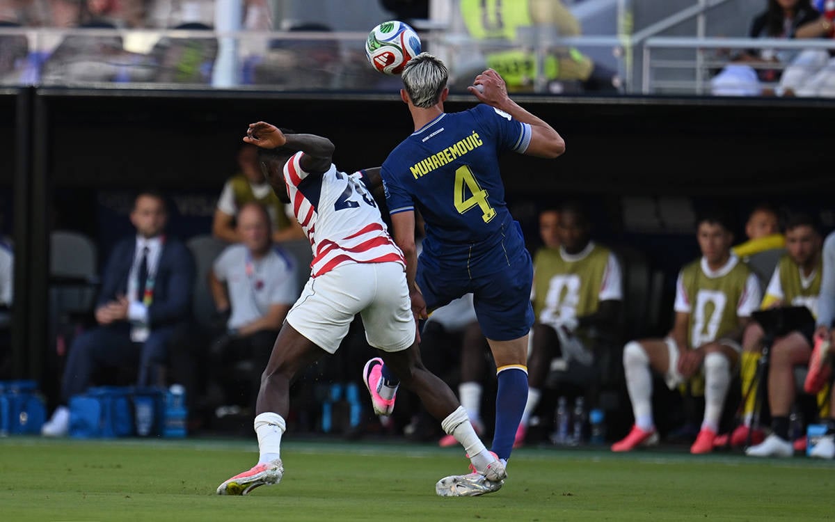 “Trump, ABD’li futbolcunun kart cezasının ertelenmesi için FIFA’yı aradı”