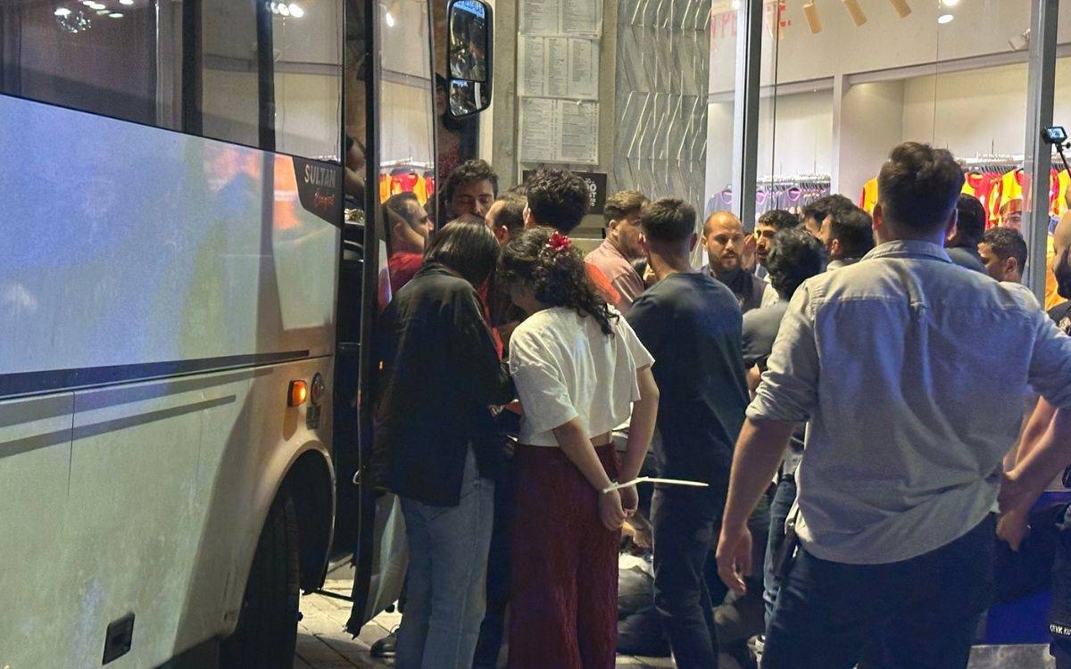 İstiklal Caddesi’nde meşalelerle NATO protestosu: 12 kişi gözaltında