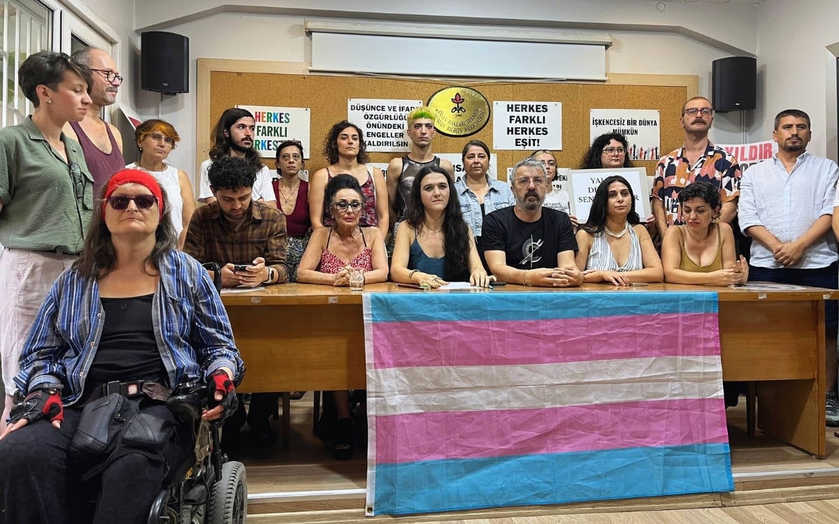 “Bir kadın ve öğretmen olarak kimliğim, emeğim transfobik engellerle gasbedilemez”
