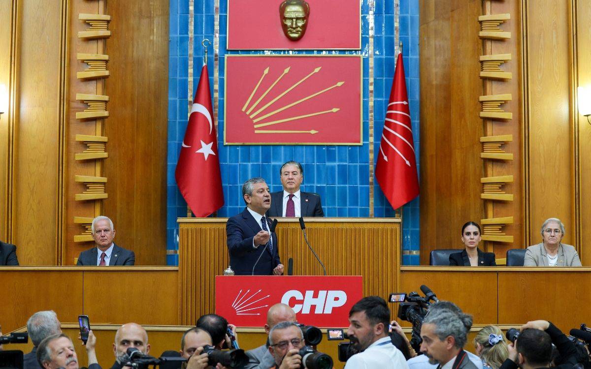 Özel yeni partiyi açıkladı, tüm demokratları birlikte yürümeye davet etti
