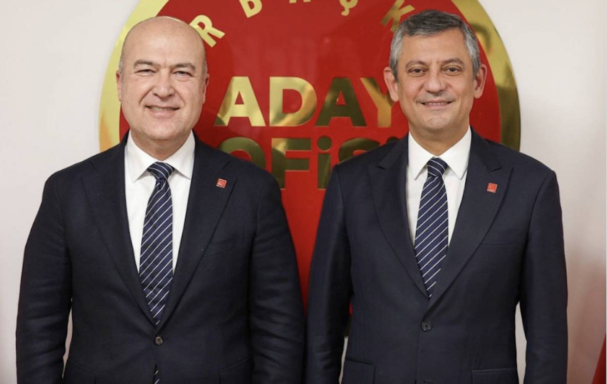 Özel'in çağrısıyla "Yeni Parti"ye hicret başladı, Murat Bakan CHP'den istifa etti
