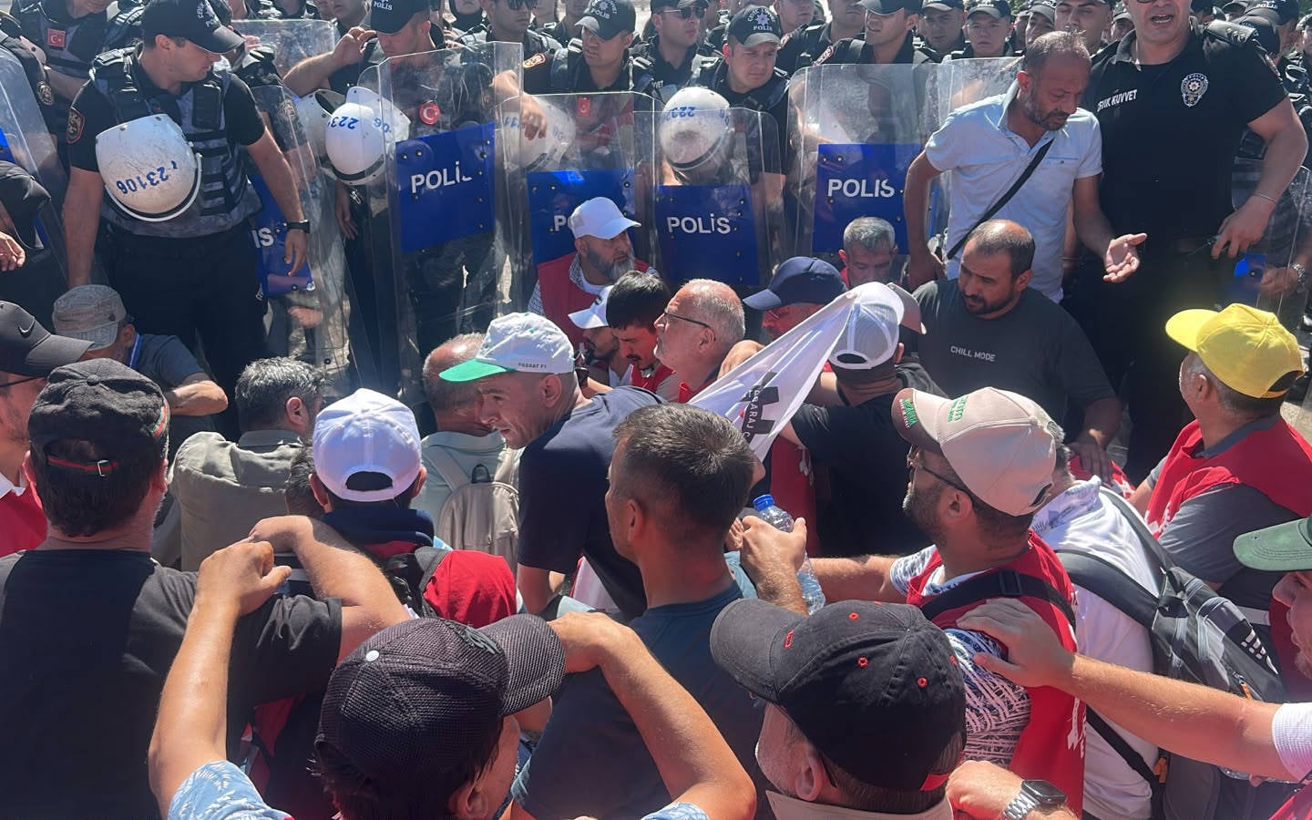 Yunus Emre Termik Santrali işçilerinin Ankara yürüyüşüne polis müdahalesi