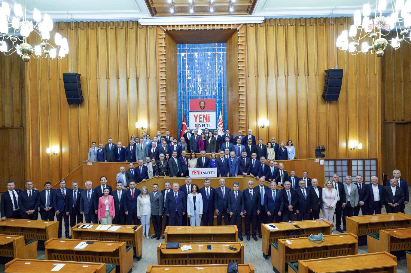 CHP'den istifa edenler Yeni Parti'ye geçmeye devam ediyor