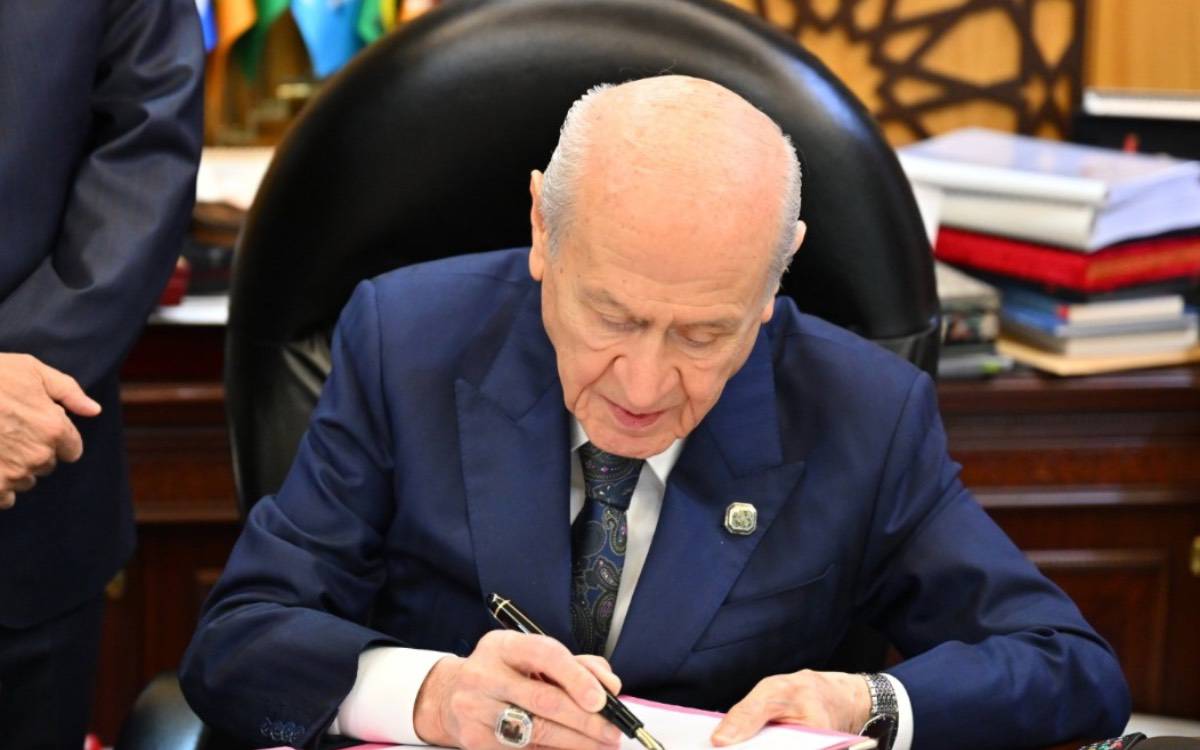 Devlet Bahçeli, 'çerçeve yasa' teklifini imzaladı