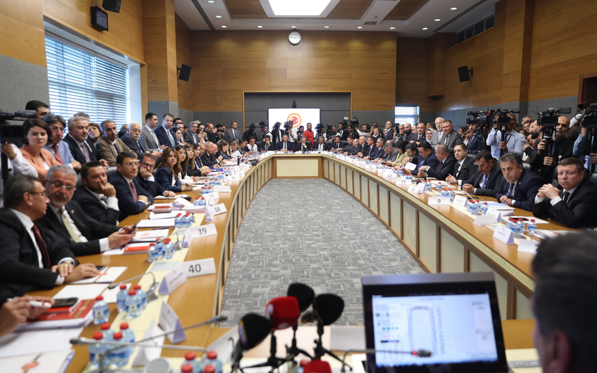 “Çerçeve yasa” teklifi Adalet Komisyonu’ndan geçti
