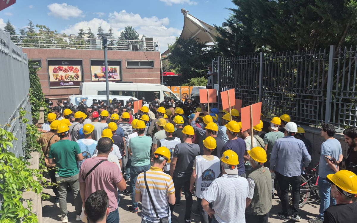 Eti Gümüş ve Doruk Madencilik işçileri Enerji Bakanlığı önünde gözaltına alındı