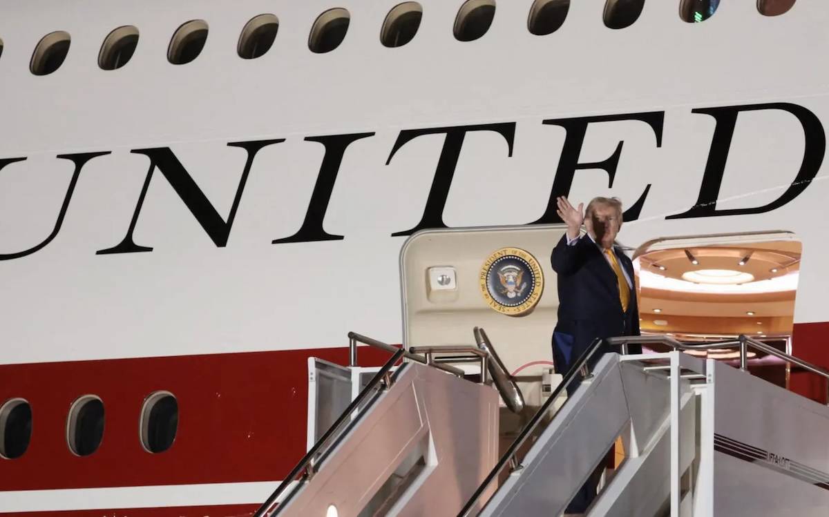 Trump'ın Türkiye'de gizlice uçak değiştirmesi skandala dönüştü: "Refakatçiler, hedef alındığı bilinen uçakta bırakıldı"