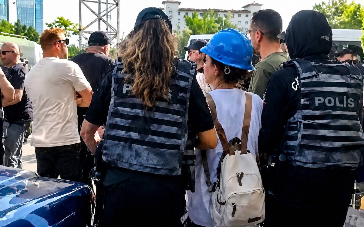 Direnen madencilerin eşleri de gözaltında