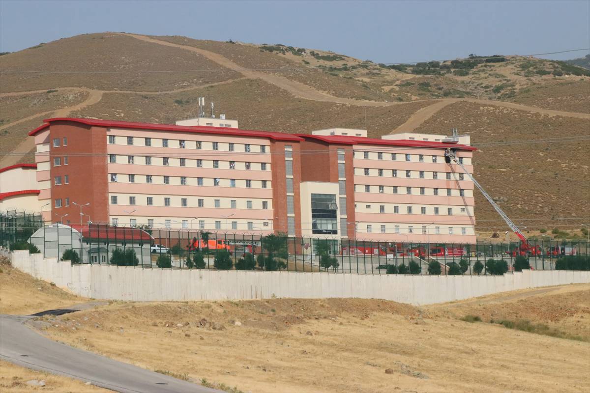 Epilepsi hastası 4 yaşındaki Ezidi çocuk geri gönderme merkezinde tutuluyor