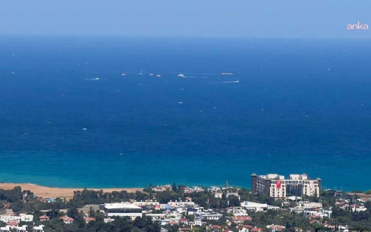 Kuzey Kıbrıs'ın Girne kenti açıklarında yolcu gemisi battı: Kayıplarımız var sayısını bilmiyoruz"