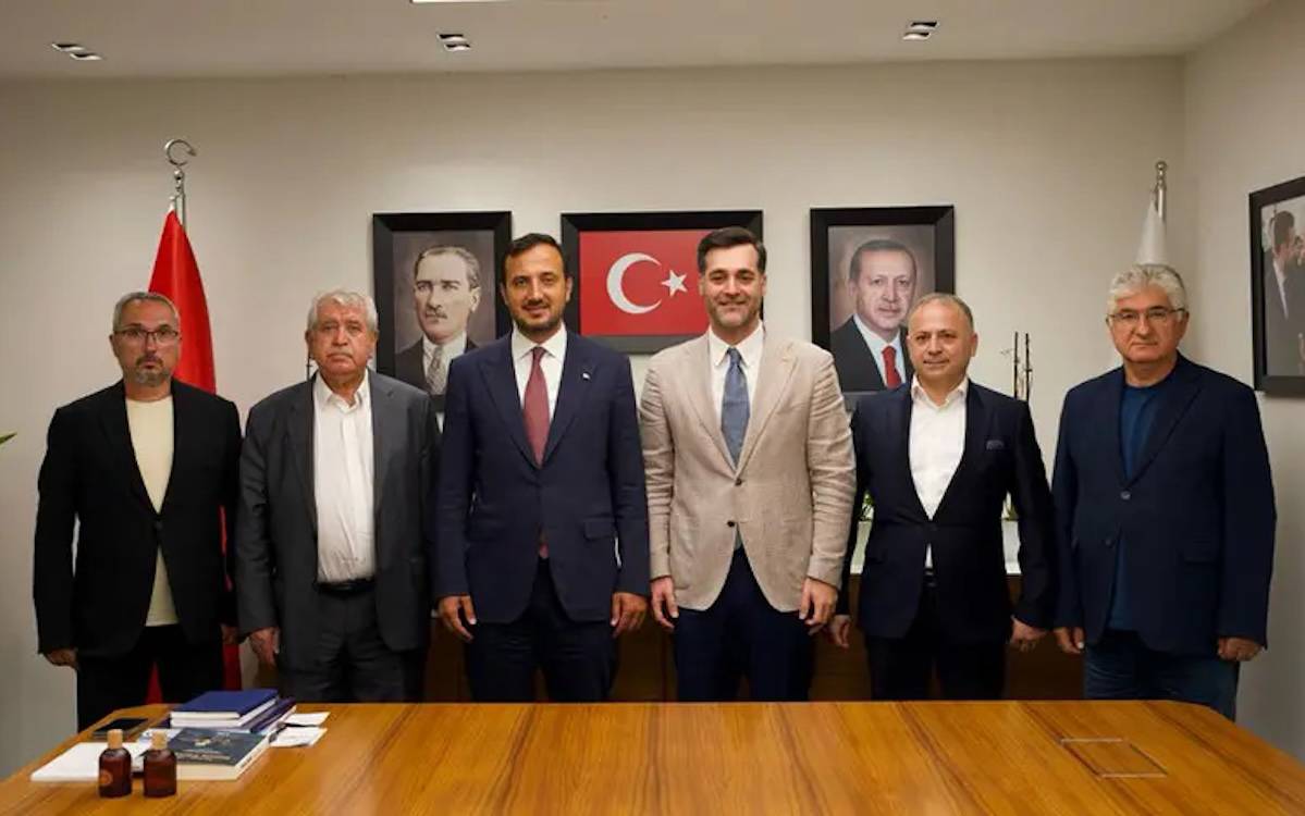 Üsküdar’da yarın yapılacak Başkanvekili seçimi arifesinde dört CHP’li AKP’ye geçti