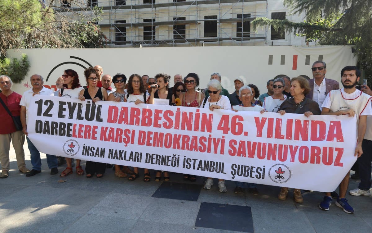 İHD: Darbelere karşı demokrasiyi savunuyoruz