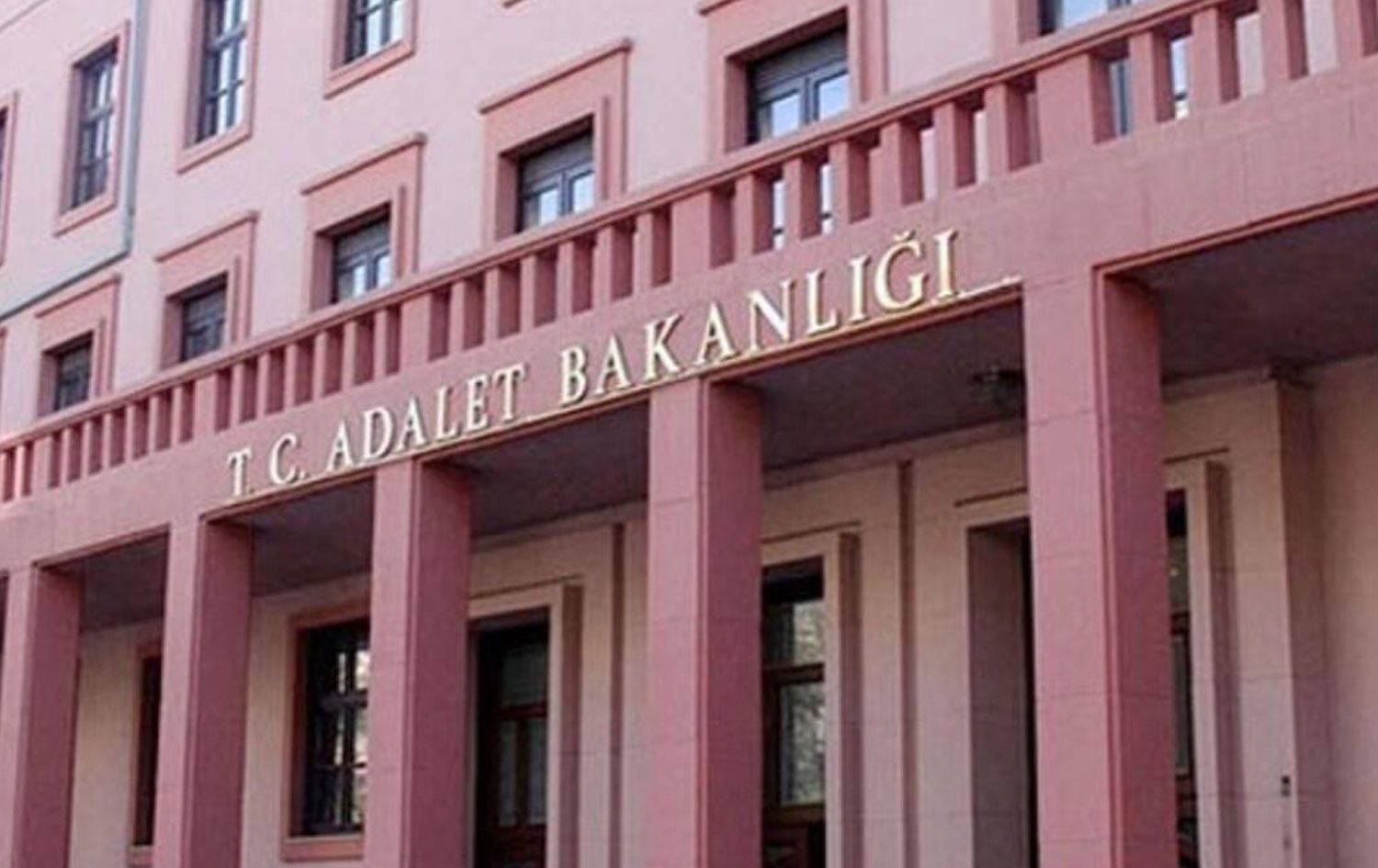 Akın Gürlek'ten müstehcenlik genelgesi