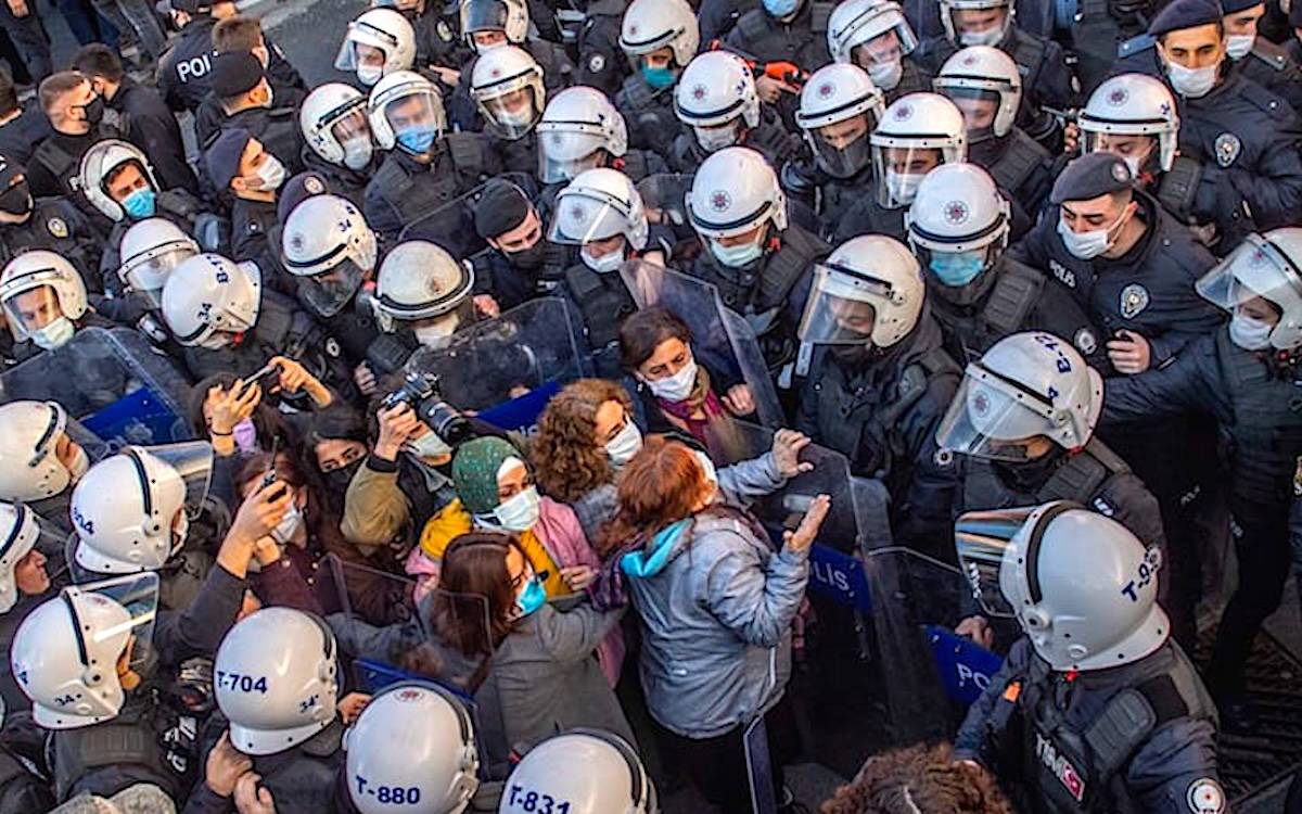 İçişleri Bakanlığı'ndan üniversitelere "suç mahalli" muamelesi; YÖK'ten bonus: “Terörsüz Türkiye” vaazı