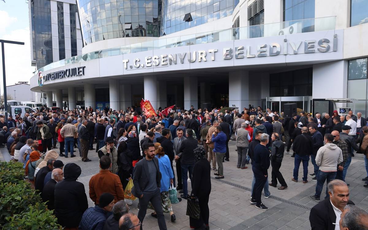 Esenyurt Belediyesine operasyon: 17 kişi gözaltına alındı