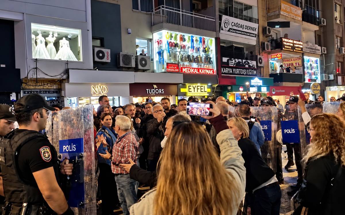 İzmir AKP’li Tugay’a karşı ayakta