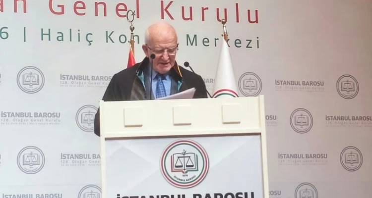 İstanbul Barosu Genel Kurulu’nda LGBTİ+ bayrağı açanlara saldırı