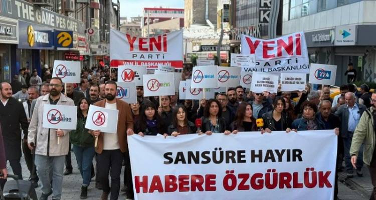 Van’da gazetecilerden basın özgürlüğü çağrısı: “Artık yeter, nefes alamıyoruz!”