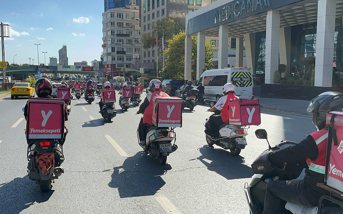 Yemeksepeti'nde "mobbing kuralları"na karşı kuryelerin tepkisi büyüyor