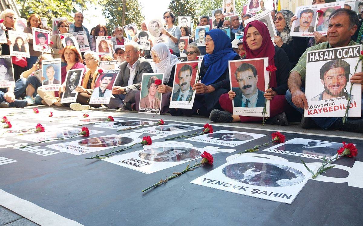 Benim annem cumartesi, elinde solmuş bir resim
