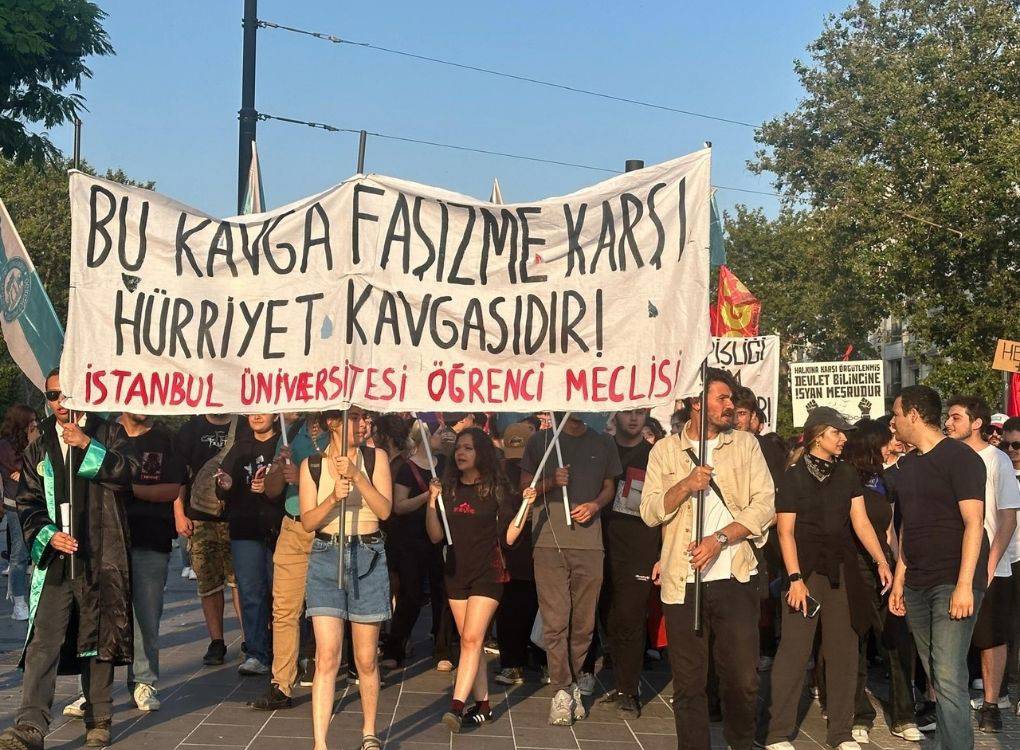 Sola park eden CHP, nihayet hareket mi ediyor?